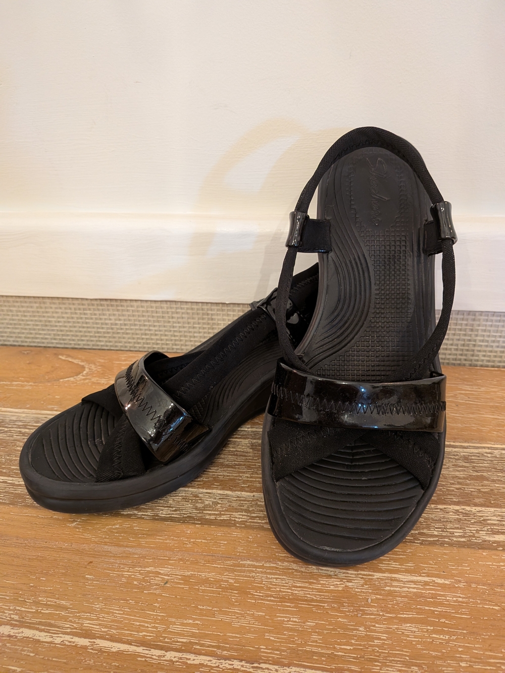 Sketchers Women’s Black Comfort Sandals 8